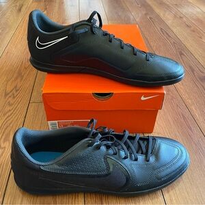 *NIB* Nike Legend 9 Club IC Size 13 Men’s
